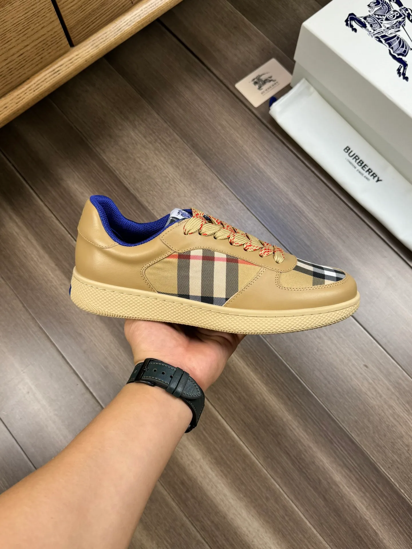 P400 [BURBERRY] Burberry - Upper: imported 🔝 Napa calfskin, brand totem cloth, tongue brand cloth label - Inner lining: canvas lining, - Outsole: rubber; two-color molded outsole - Super high quality control·Fine workmanship: highlighted (high-end·luxury·grade) -Size: 38-44 (Male 45, can be customized)